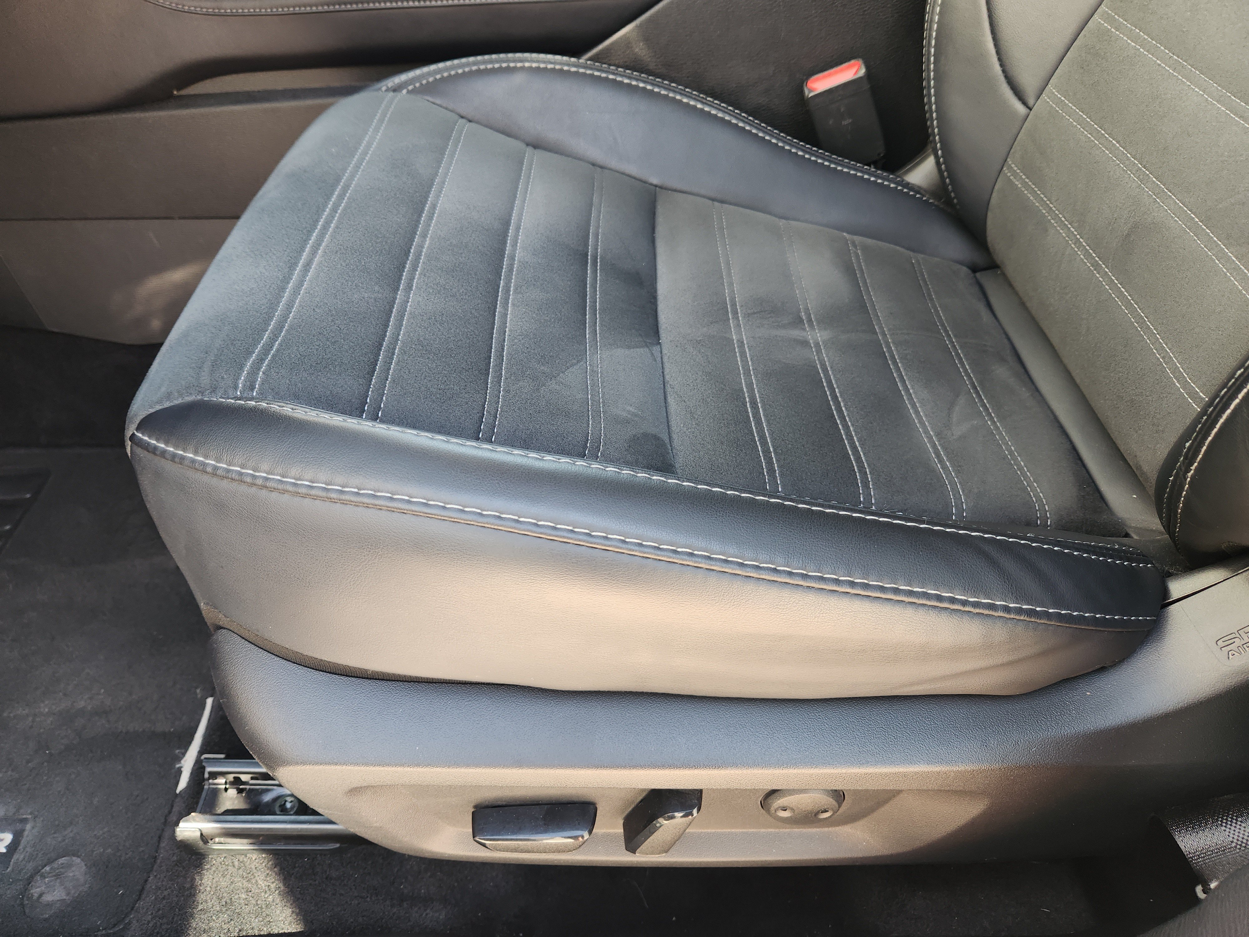 Used 2025 Mitsubishi Outlander SE AWD/4WD image 27