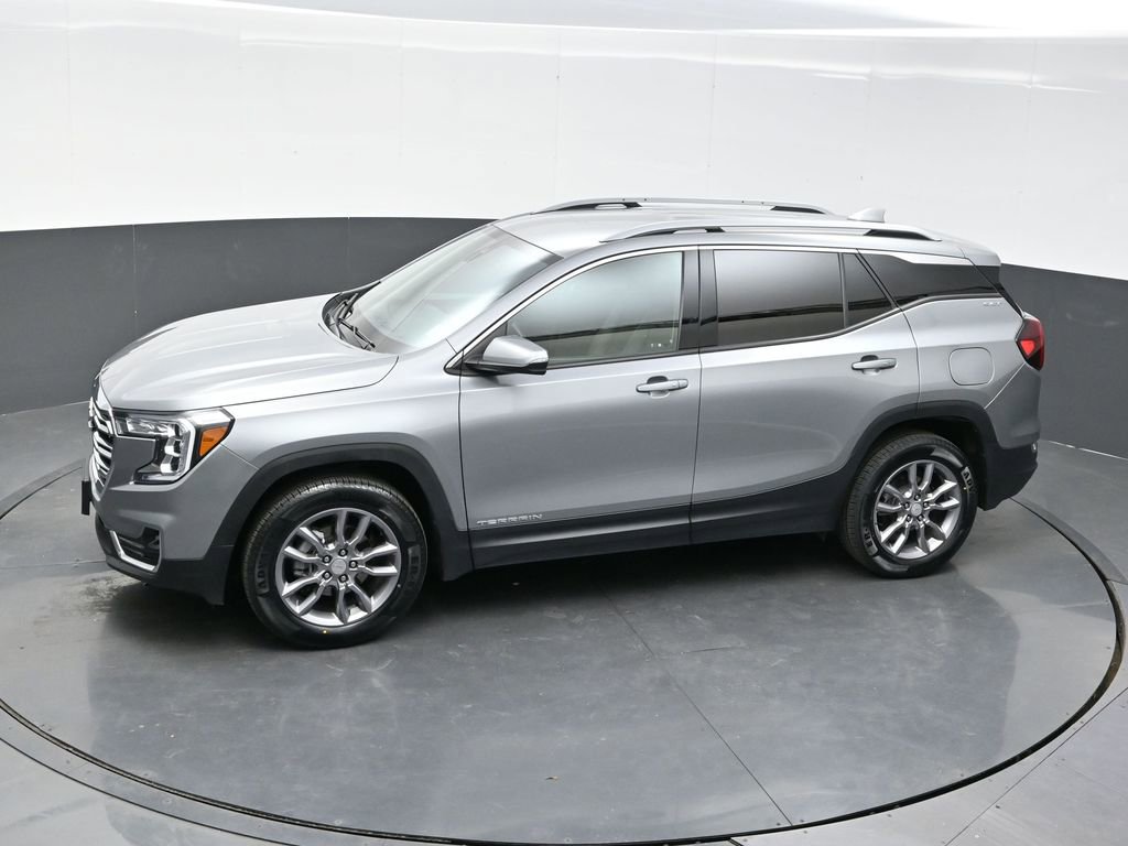 Used 2024 GMC Terrain SLT image 31