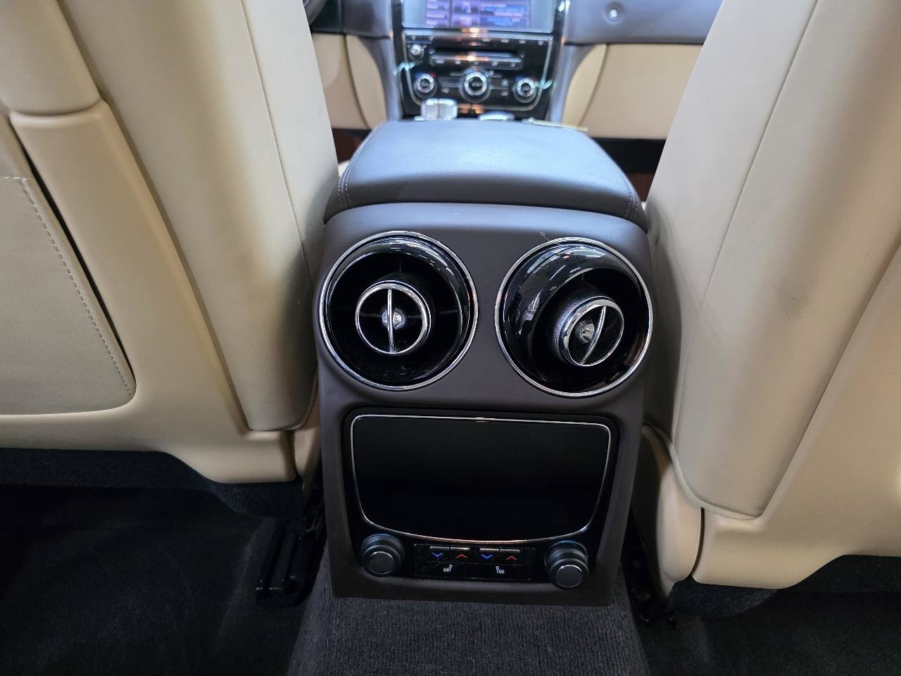 Used 2012 Jaguar XJ RWD image 28