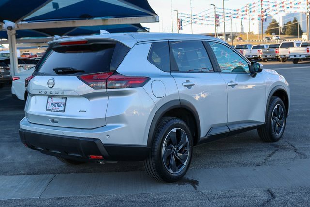 Used 2025 Nissan Rogue SV image 3