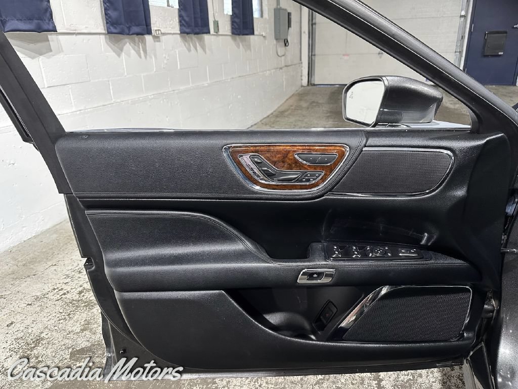 Used 2017 Lincoln Continental Reserve w/ Technology Package AWD/4WD image 25