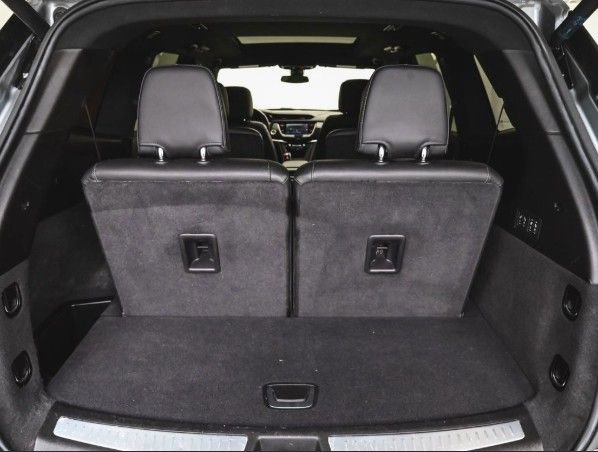 Used 2025 Cadillac XT6 Premium Luxury image 13