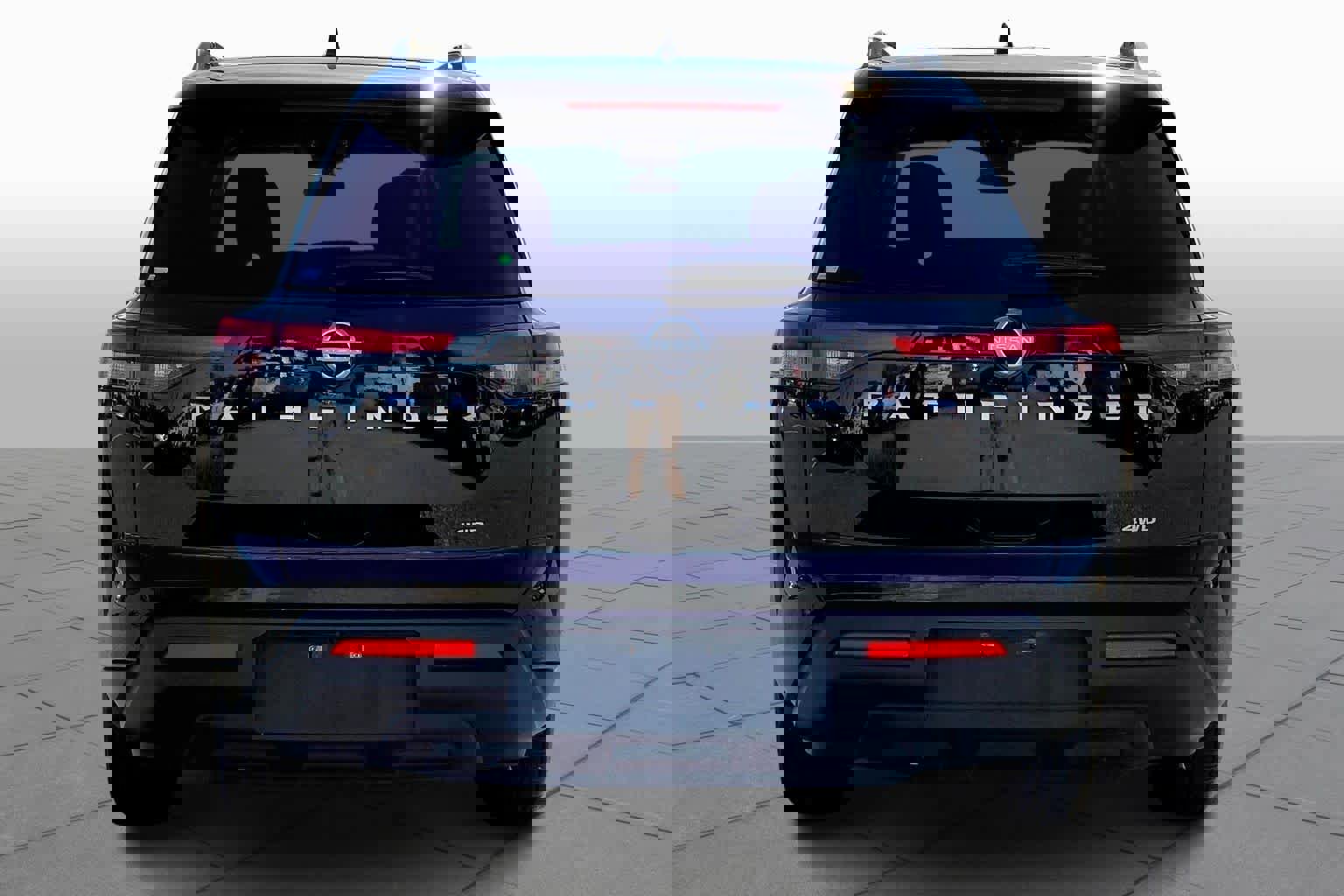 Used 2025 Nissan Pathfinder SV image 4