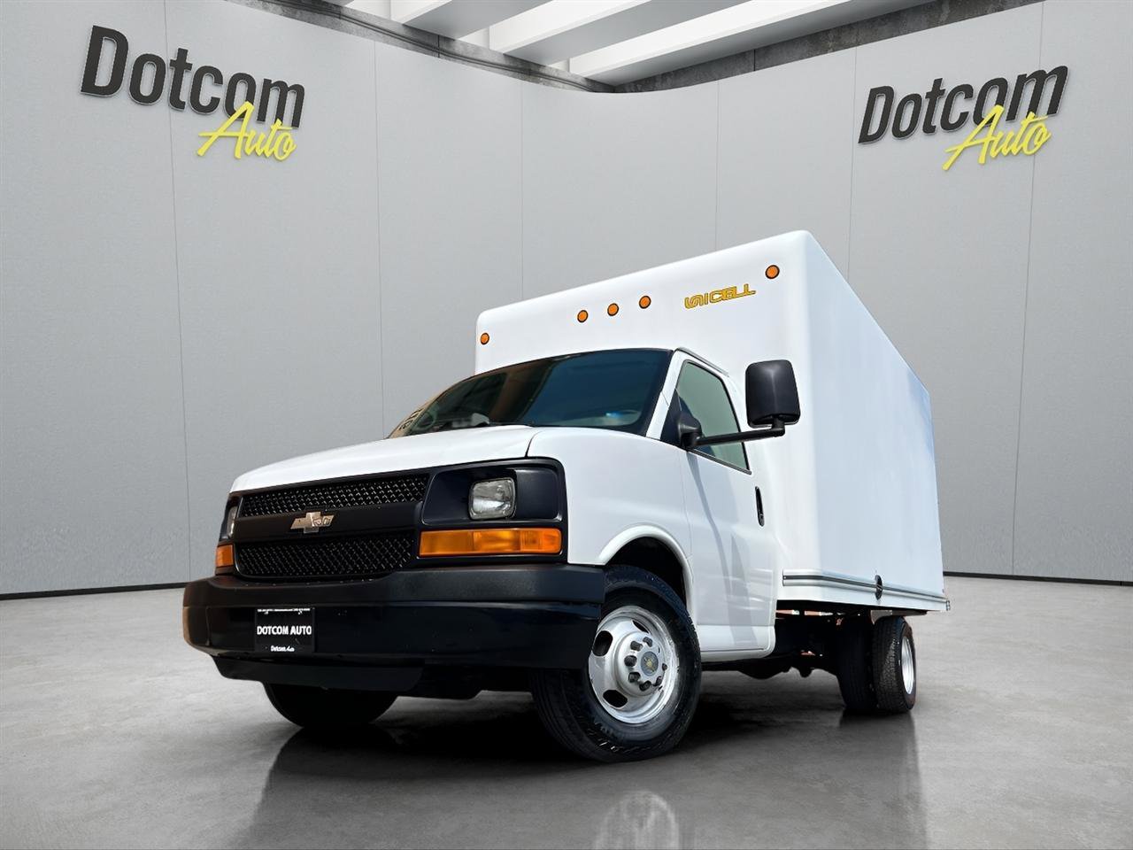 Used 2009 Chevrolet Express 3500 RWD image 2