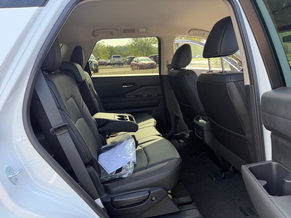 New 2026 Nissan Pathfinder SL FWD image 29