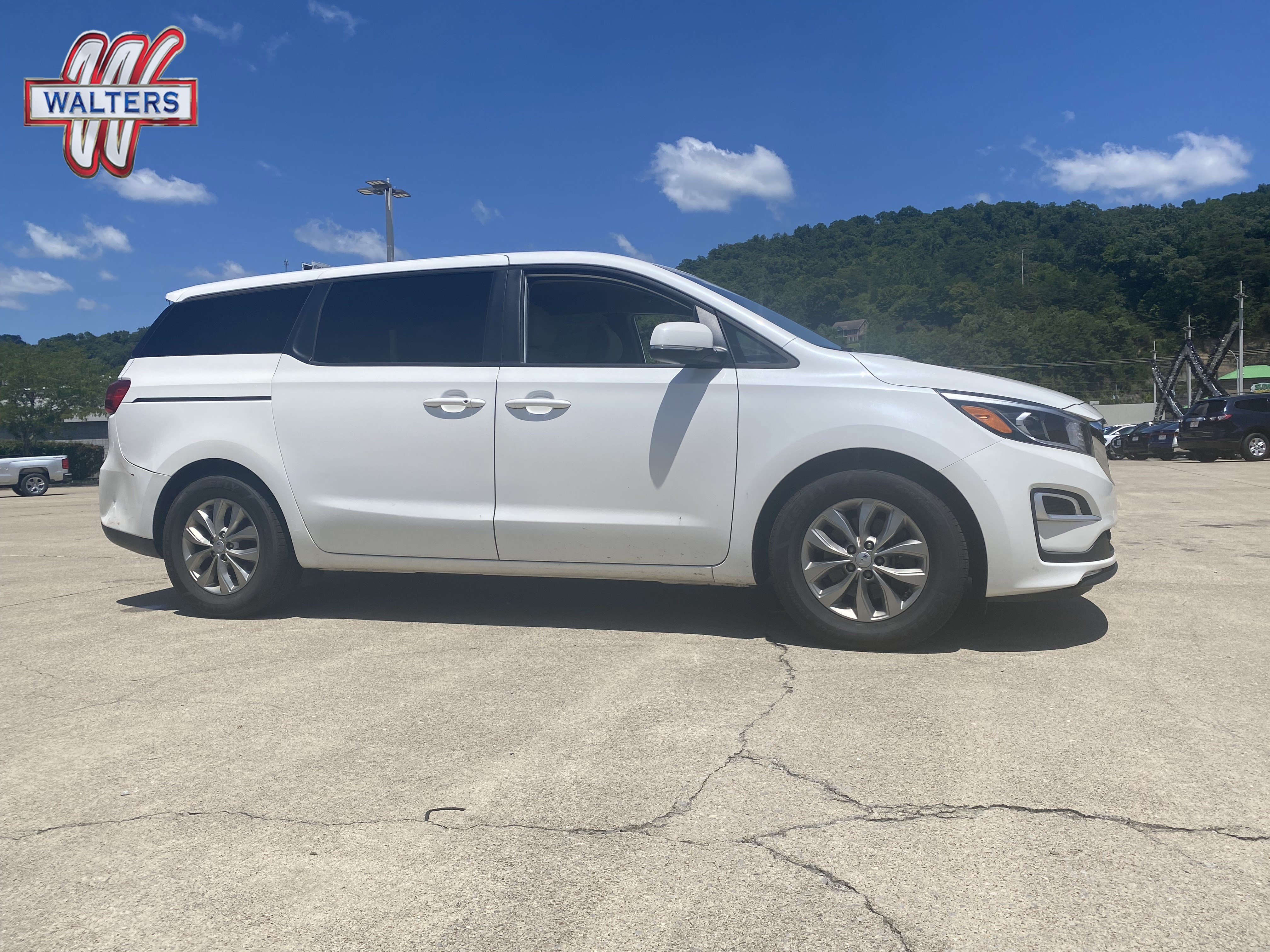 Used 2021 Kia Sedona LX FWD image 1