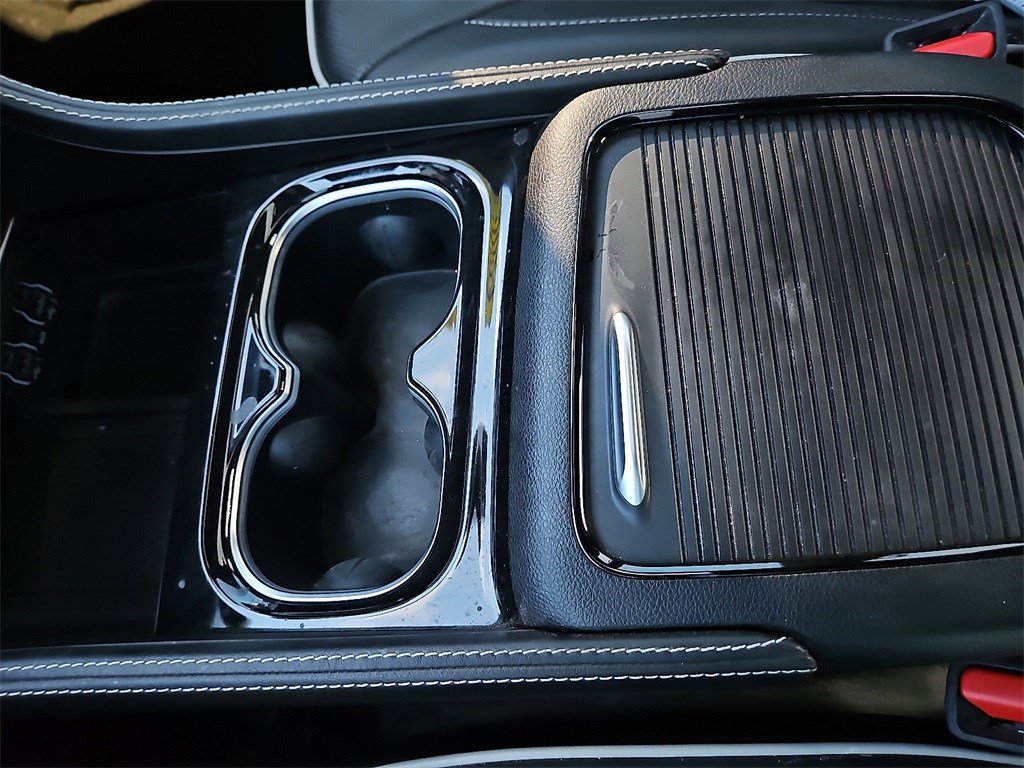 Used 2024 Chrysler Pacifica Limited w/ S Appearance Package image 24