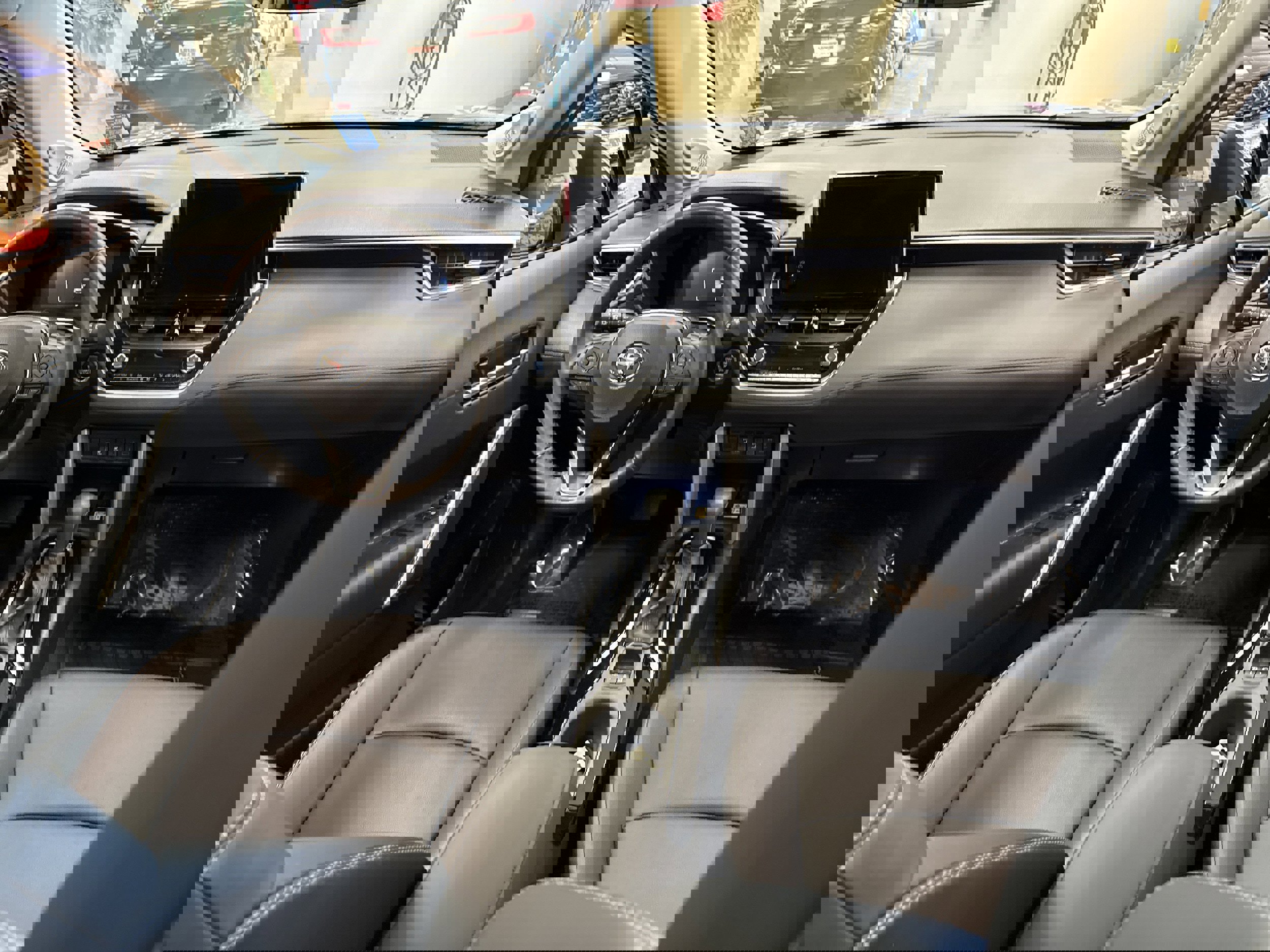 Used 2023 Toyota Corolla Cross XLE w/ Convenience Package image 21