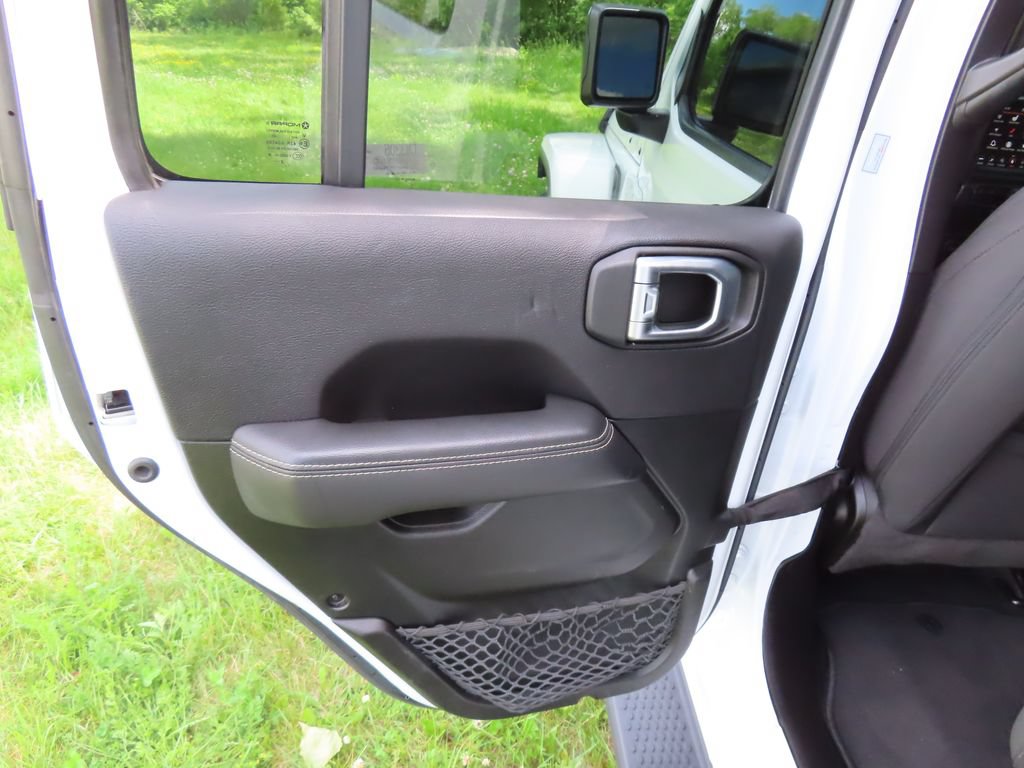 Used 2023 Jeep Wrangler Unlimited Sahara w/ Cold Weather Group AWD/4WD image 28