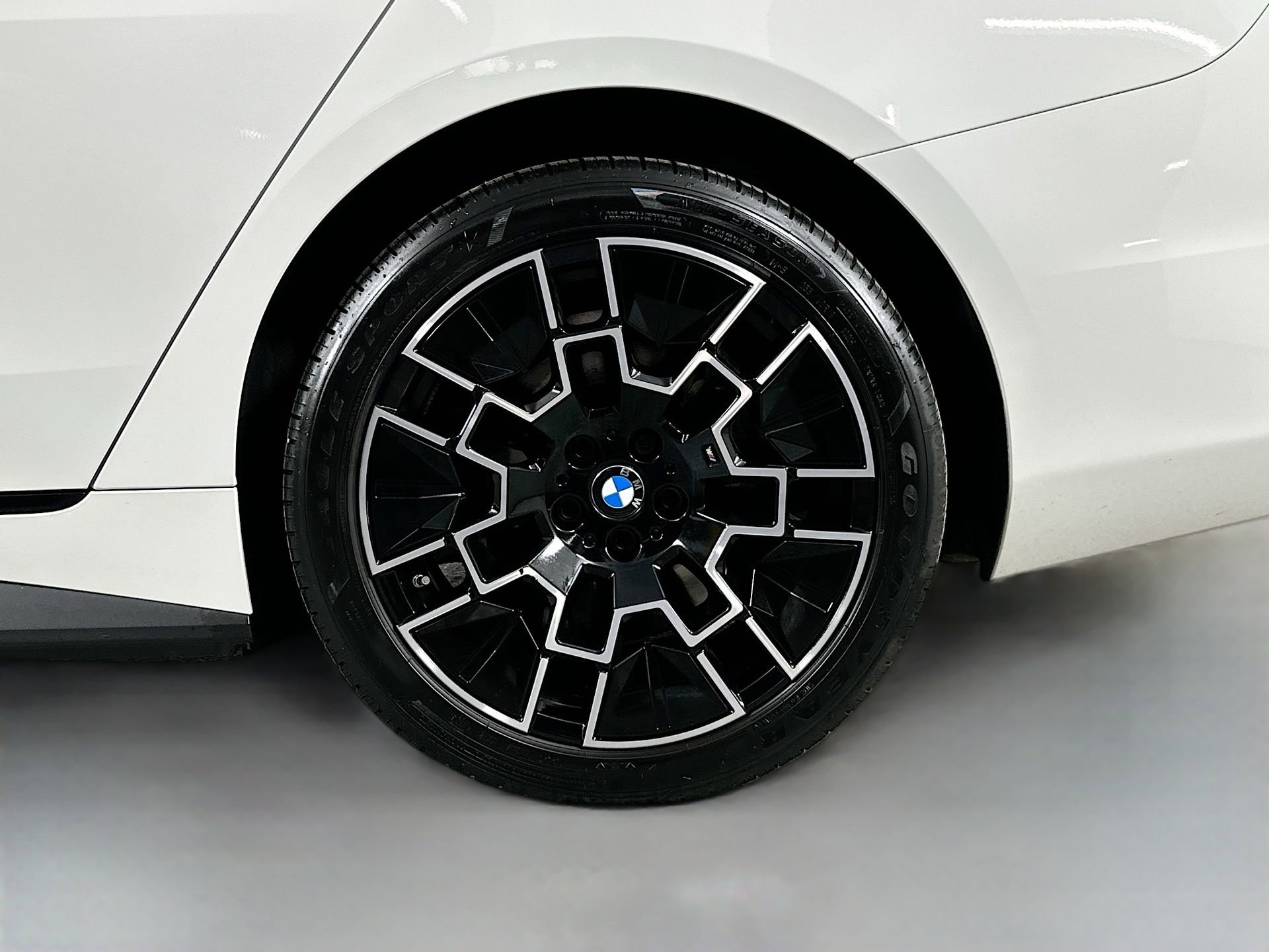 Used 2025 BMW i4 xDrive40i w/ M Sport Package image 32