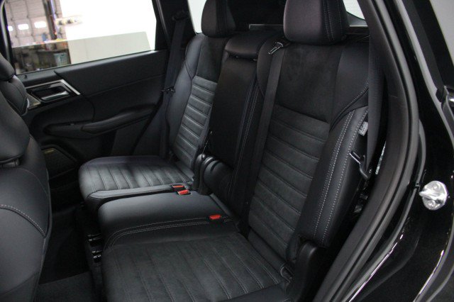 New 2026 Mitsubishi Outlander SE FWD image 25