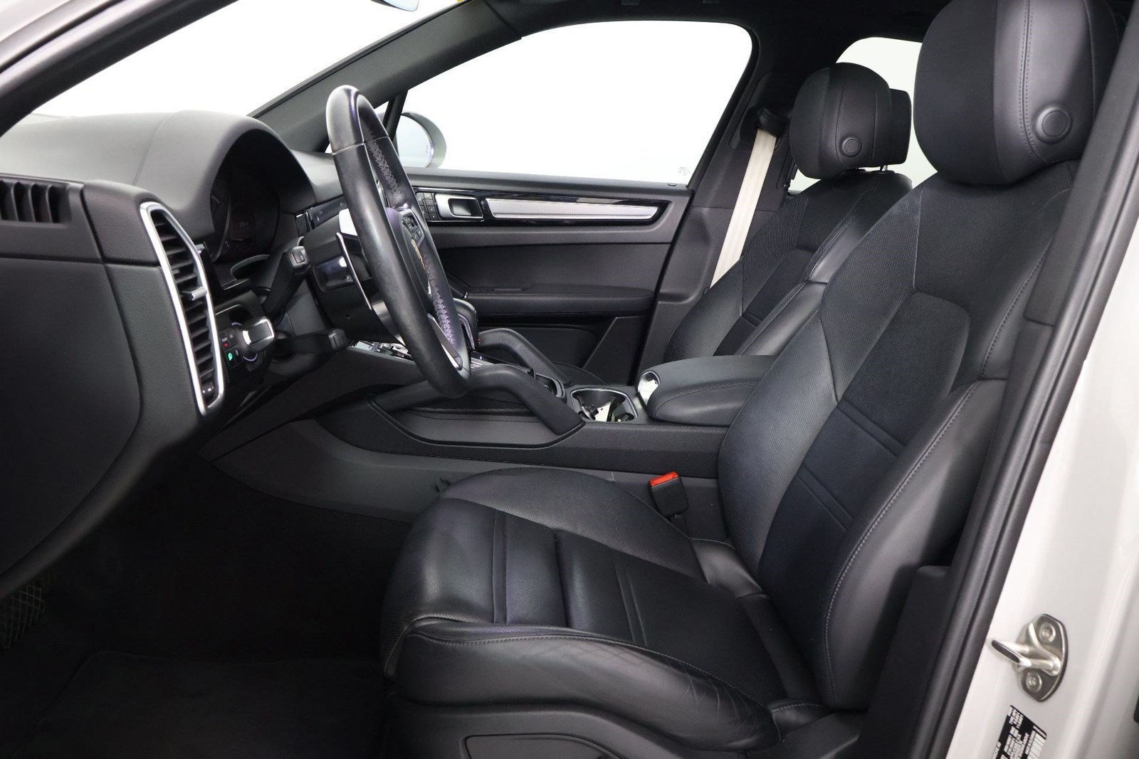 Certified 2023 Porsche Cayenne Platinum Edition AWD/4WD image 5