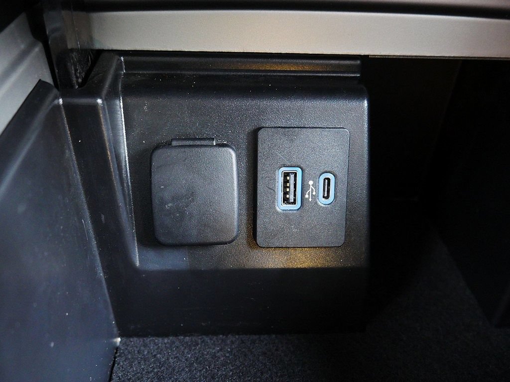 Used 2024 Ford Explorer Platinum w/ Technology Package AWD/4WD image 44