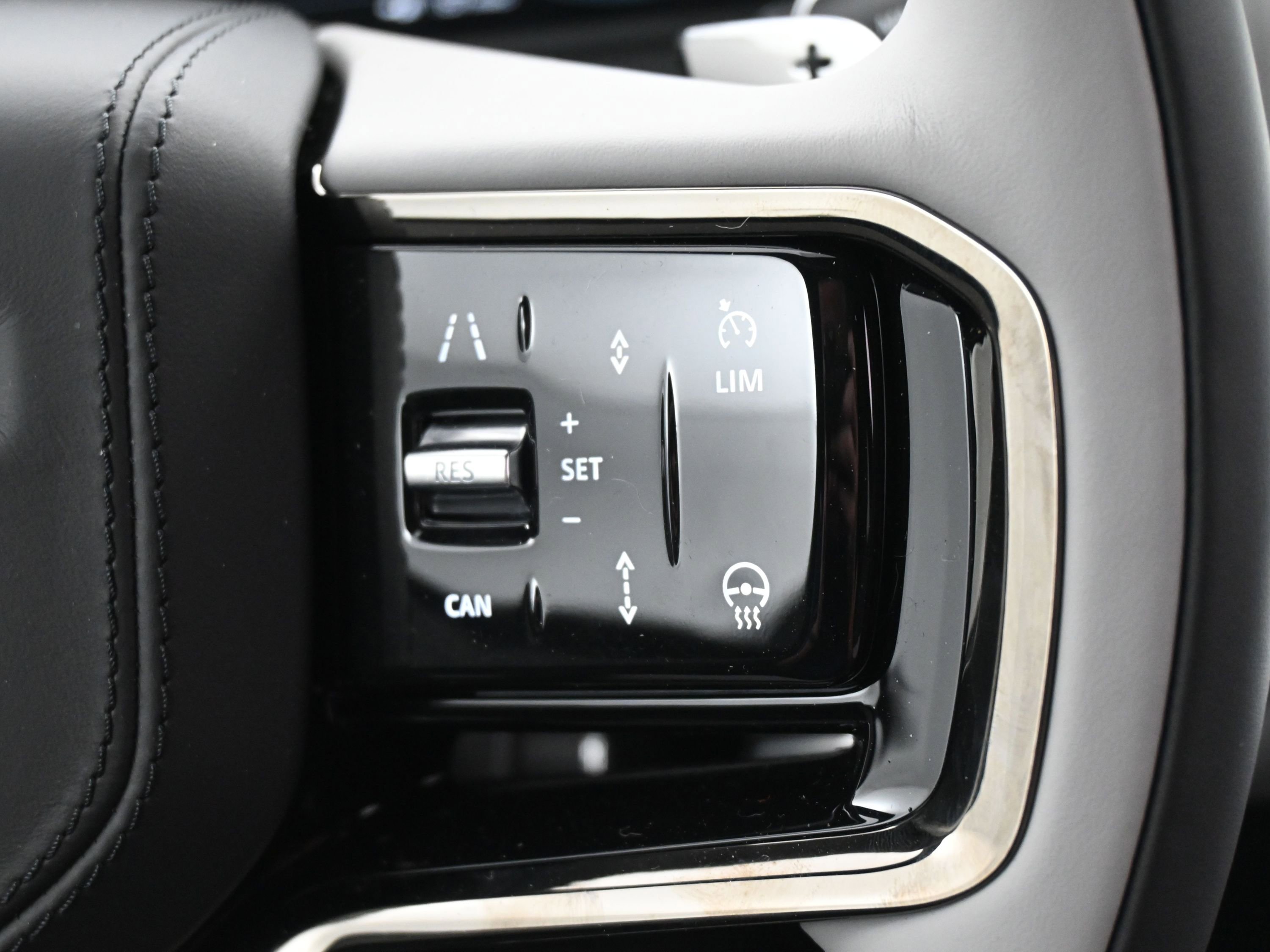 New 2026 Land Rover Range Rover Velar Dynamic SE image 19
