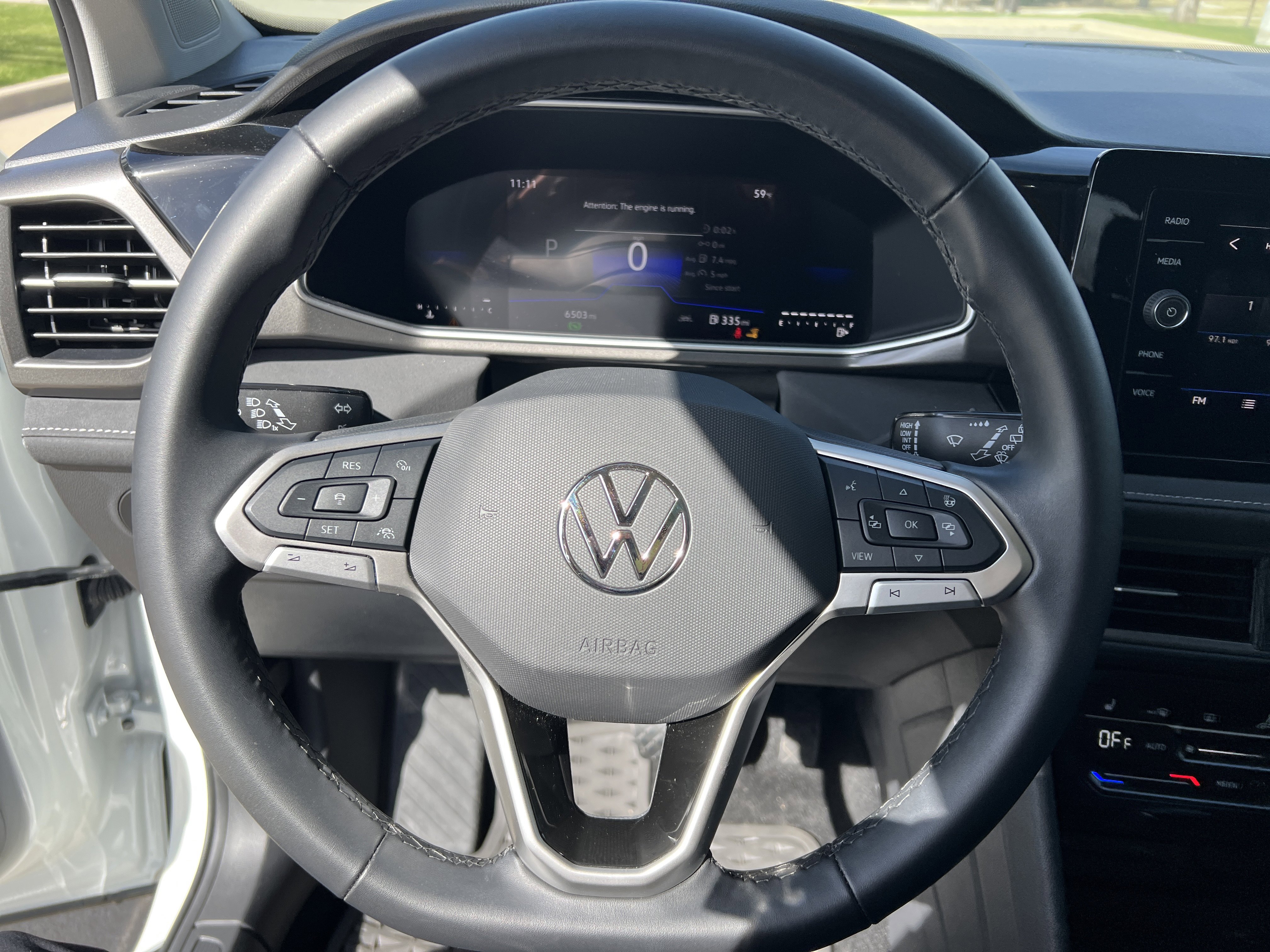 Certified 2025 Volkswagen Taos SE image 17