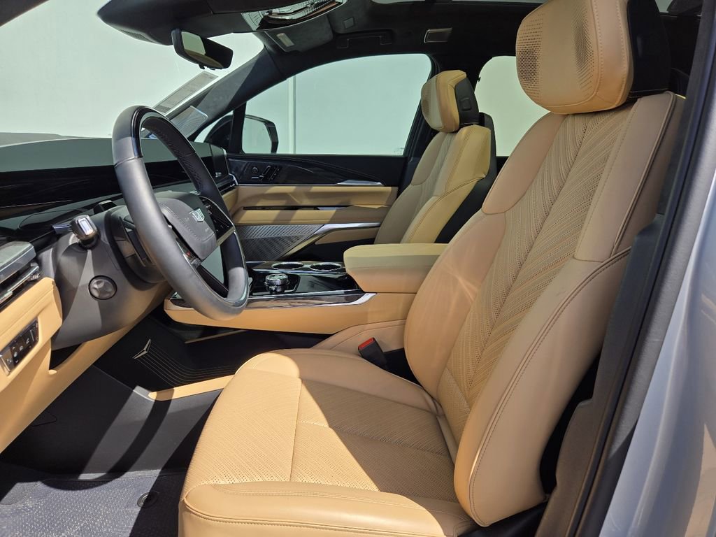 New 2025 Cadillac Escalade IQ Luxury 2 w/ LPO, Etrunk Organizer Package AWD/4WD image 4