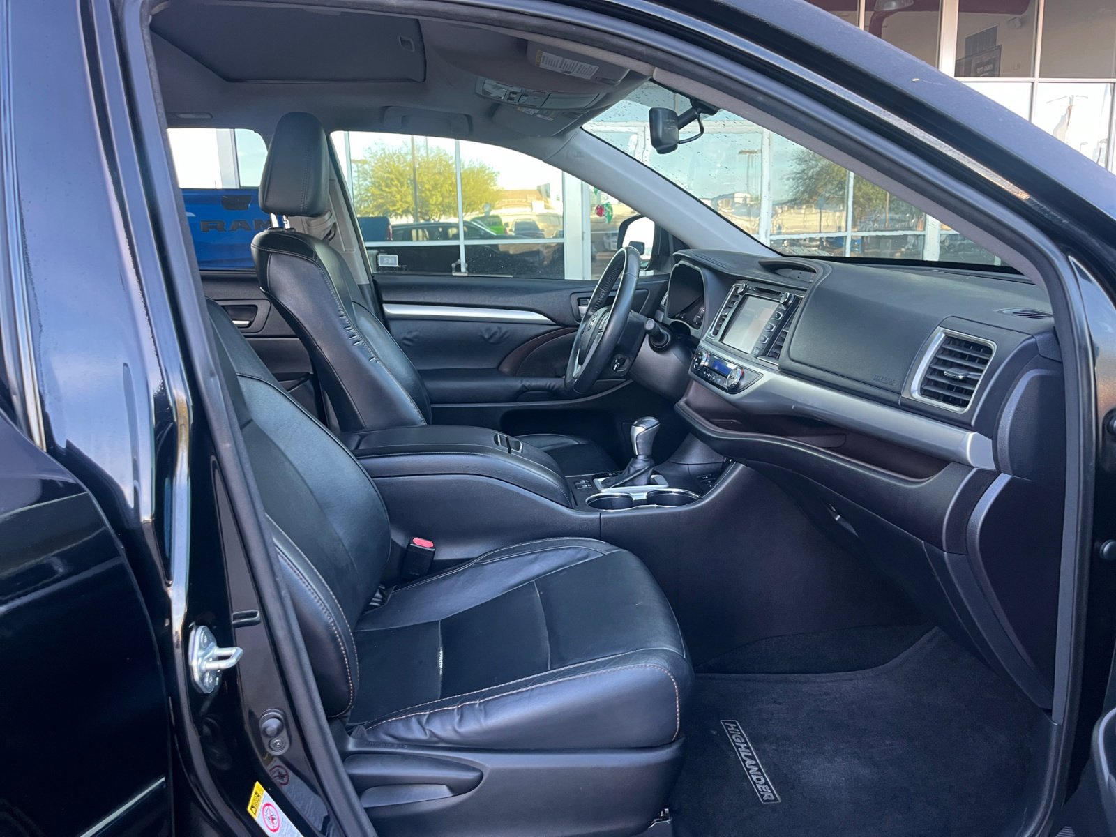 Used 2015 Toyota Highlander XLE image 19