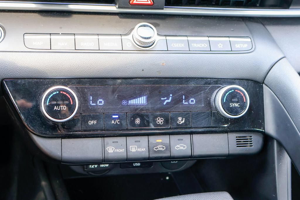 Used 2024 Hyundai Elantra SEL FWD image 14