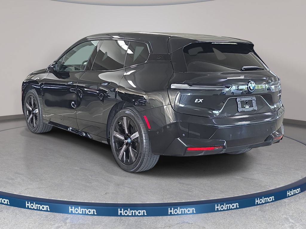 Used 2024 BMW iX xDrive50 w/ Sport Package AWD/4WD image 9