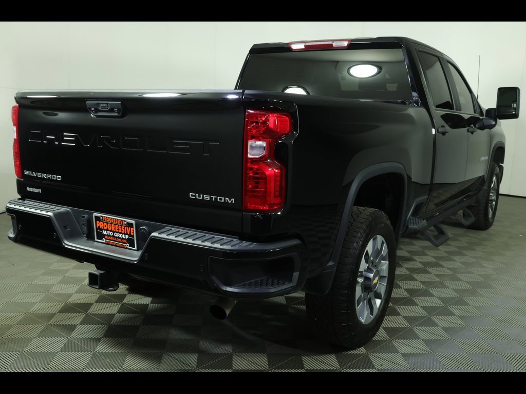 Used 2024 Chevrolet Silverado 2500 Custom w/ Custom Value Package image 2