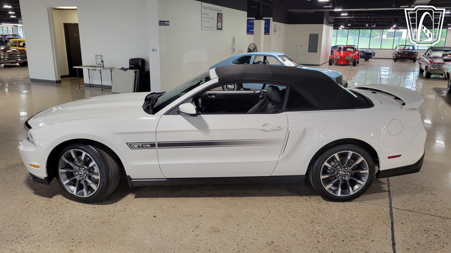 Used 2011 Ford Mustang GT Premium w/ Electronics Pkg RWD image 2