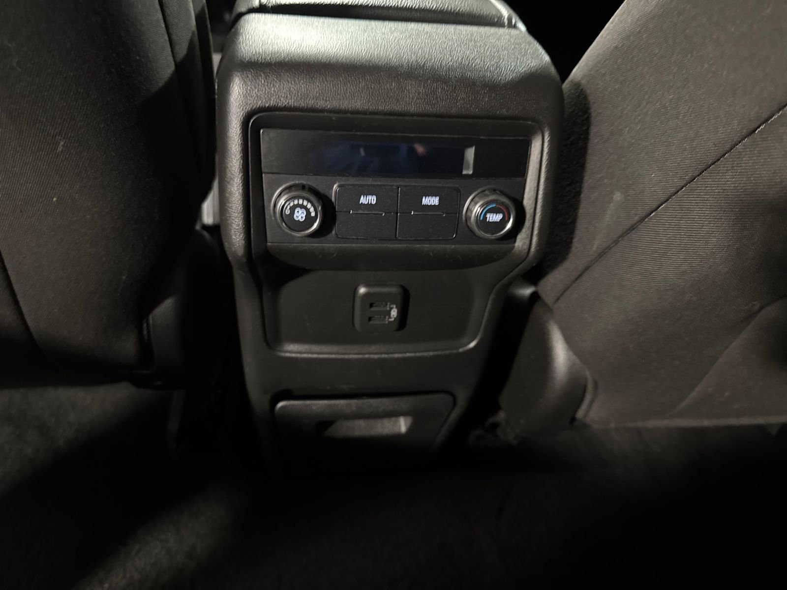 Used 2019 GMC Acadia SLE image 28