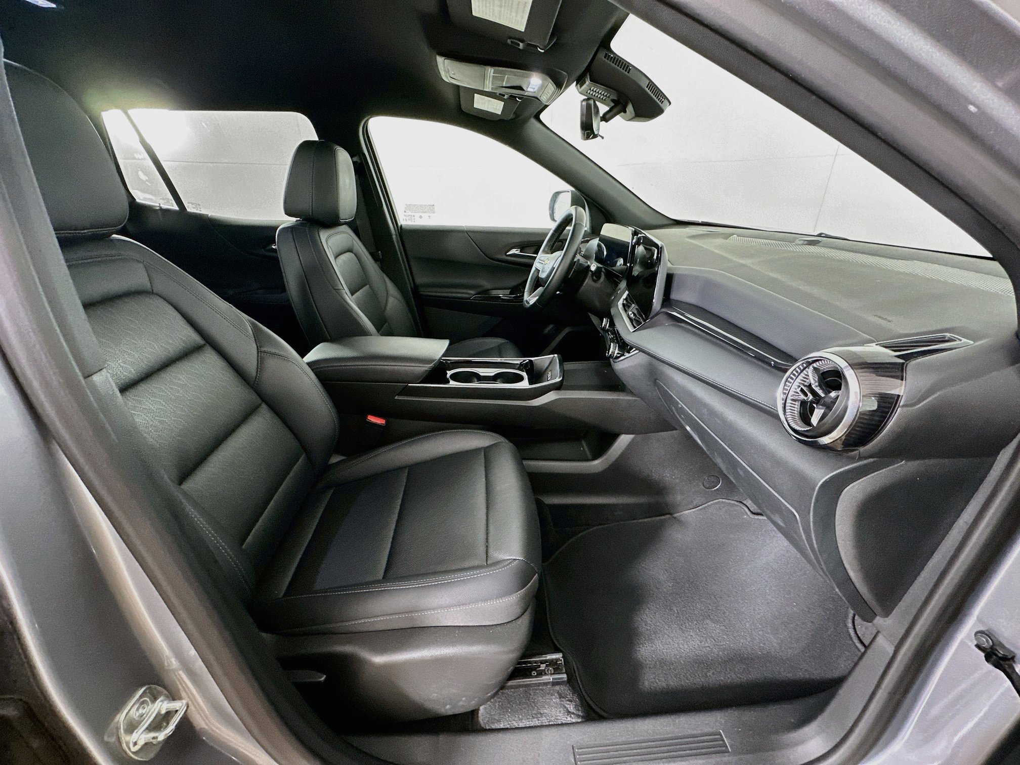 Used 2025 Chevrolet Equinox LT w/ Convenience Package II FWD image 31