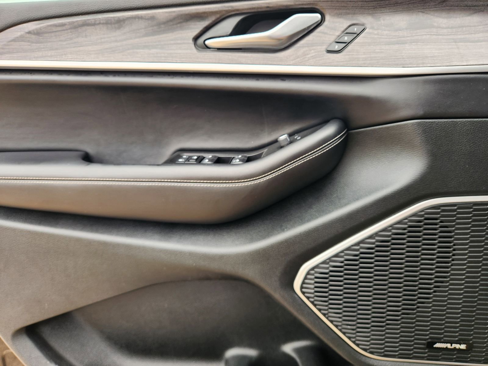 Used 2021 Jeep Grand Cherokee L Limited w/ Luxury Tech Group II image 23