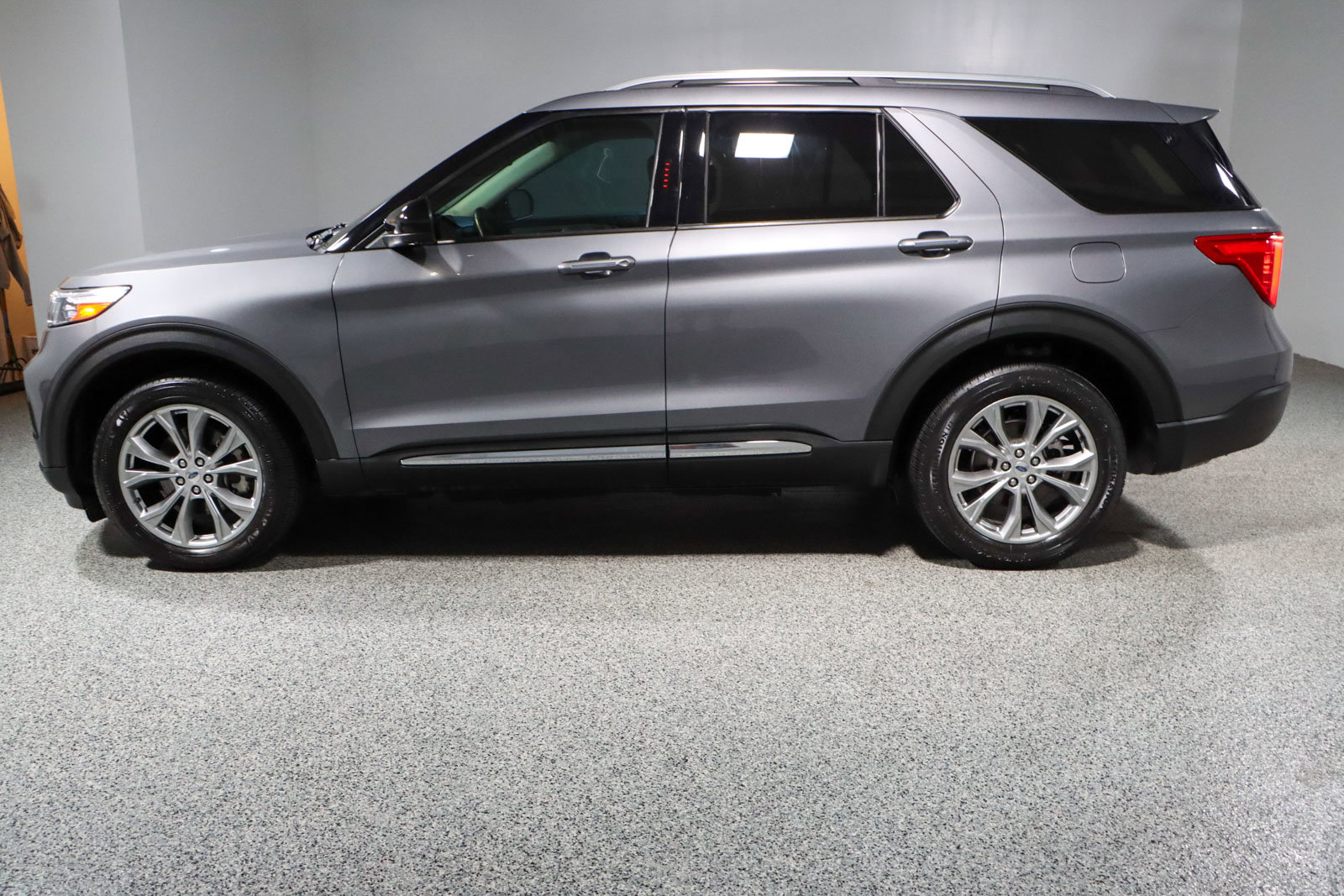 Used 2022 Ford Explorer Limited AWD/4WD image 10