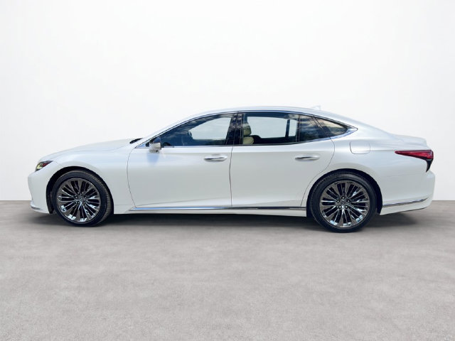 Used 2023 Lexus LS 500 w/ Accessory Package (Z2) RWD image 2