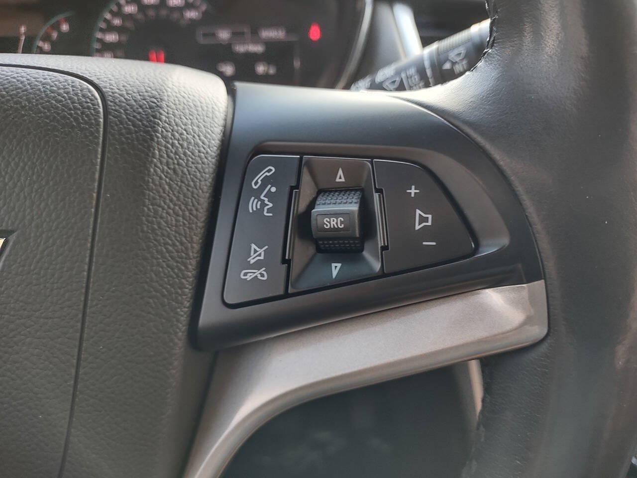 Used 2021 Chevrolet Trax LT w/ LT Convenience Package FWD image 16