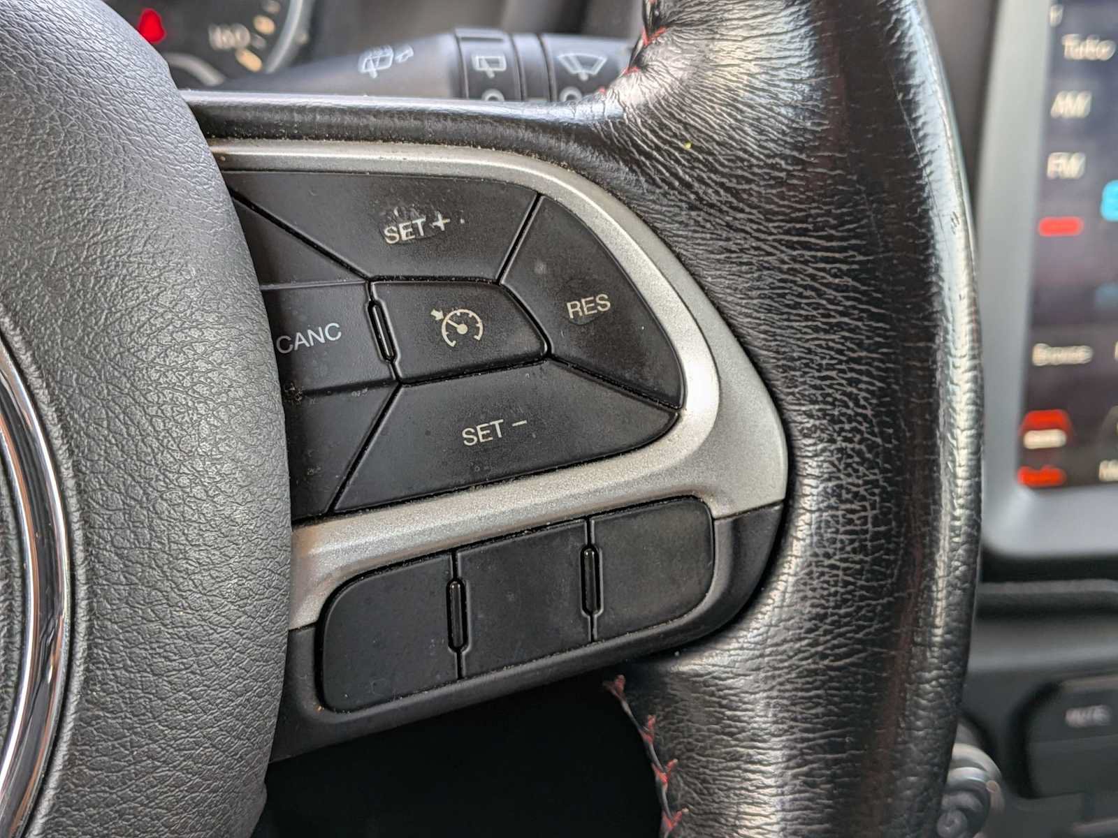 Used 2019 Jeep Renegade Trailhawk AWD/4WD image 23