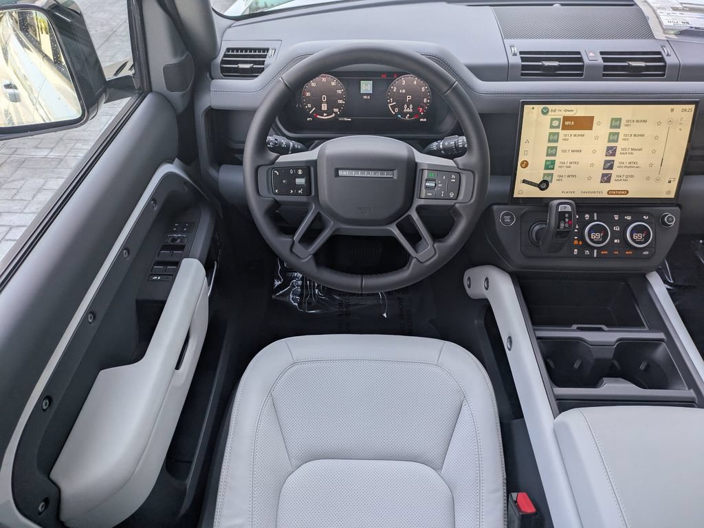 New 2026 Land Rover Defender 130 X-Dynamic SE AWD/4WD image 17
