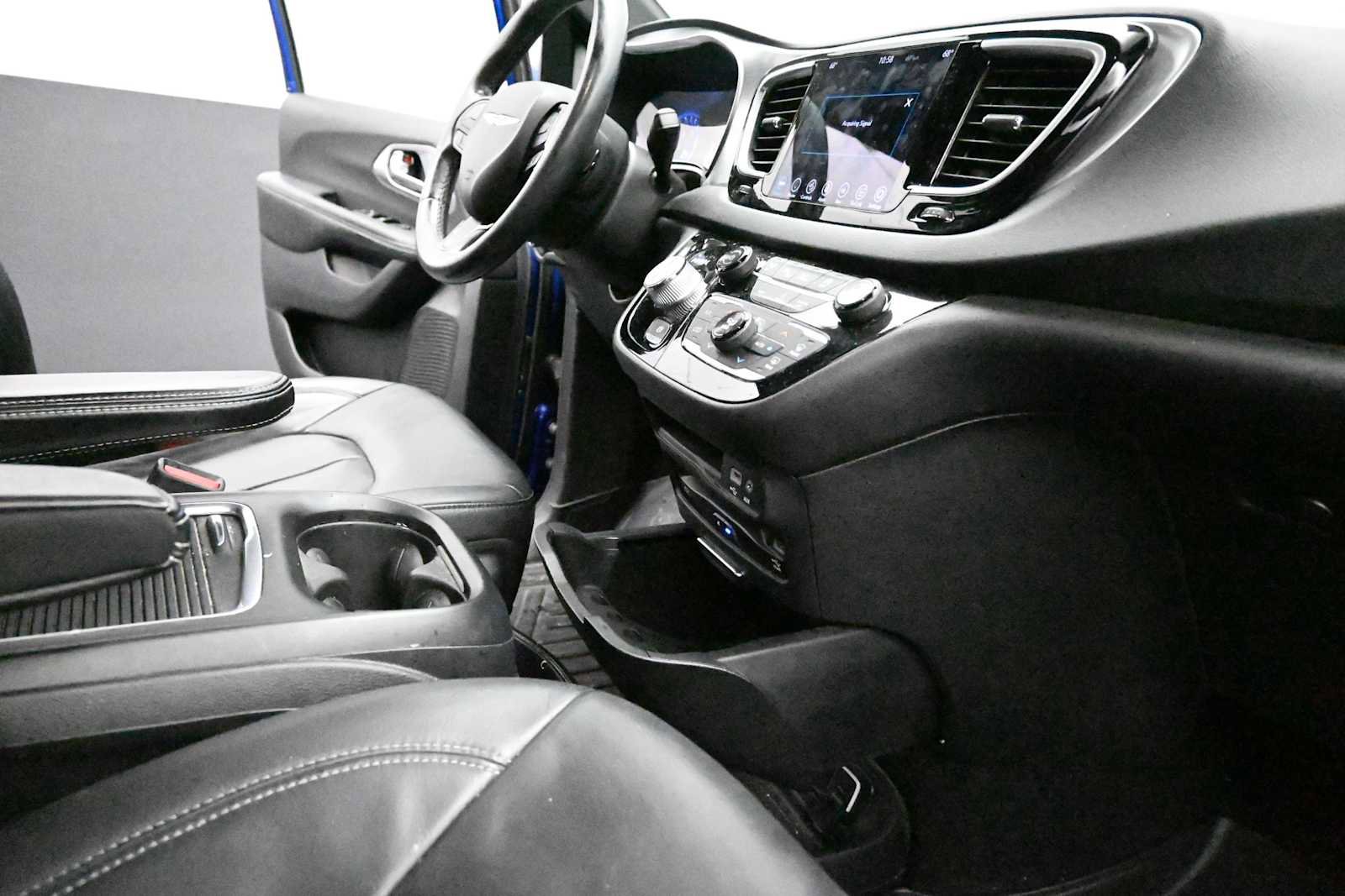 Used 2019 Chrysler Pacifica Touring-L Plus w/ Advanced Safetytec Group FWD image 24