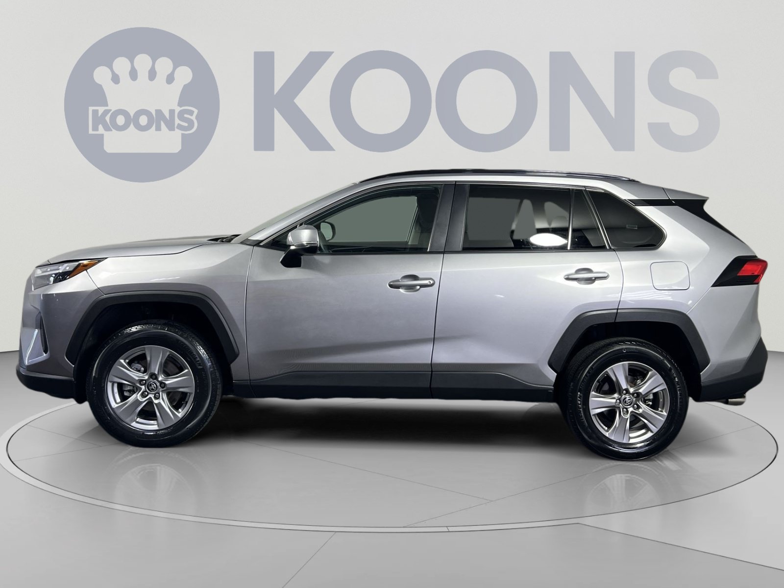Used 2025 Toyota RAV4 XLE AWD/4WD image 2