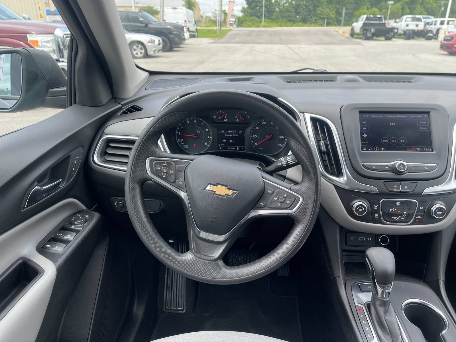 Used 2022 Chevrolet Equinox LS AWD/4WD image 16
