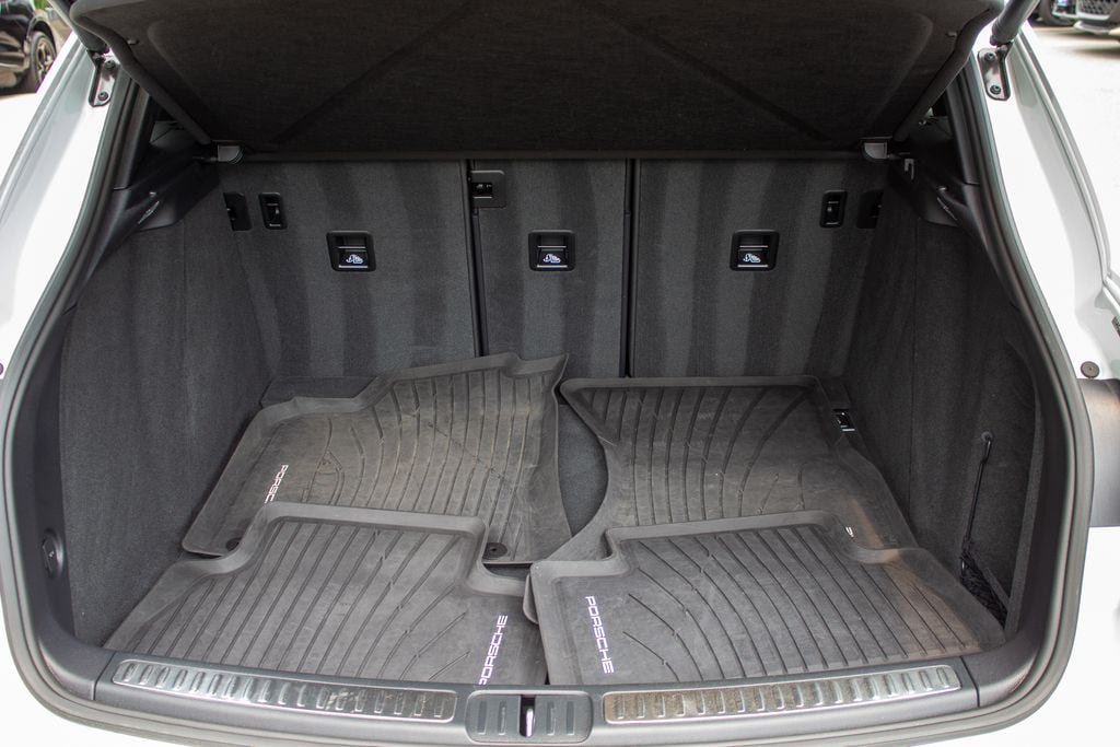 Used 2025 Porsche Macan AWD/4WD image 23