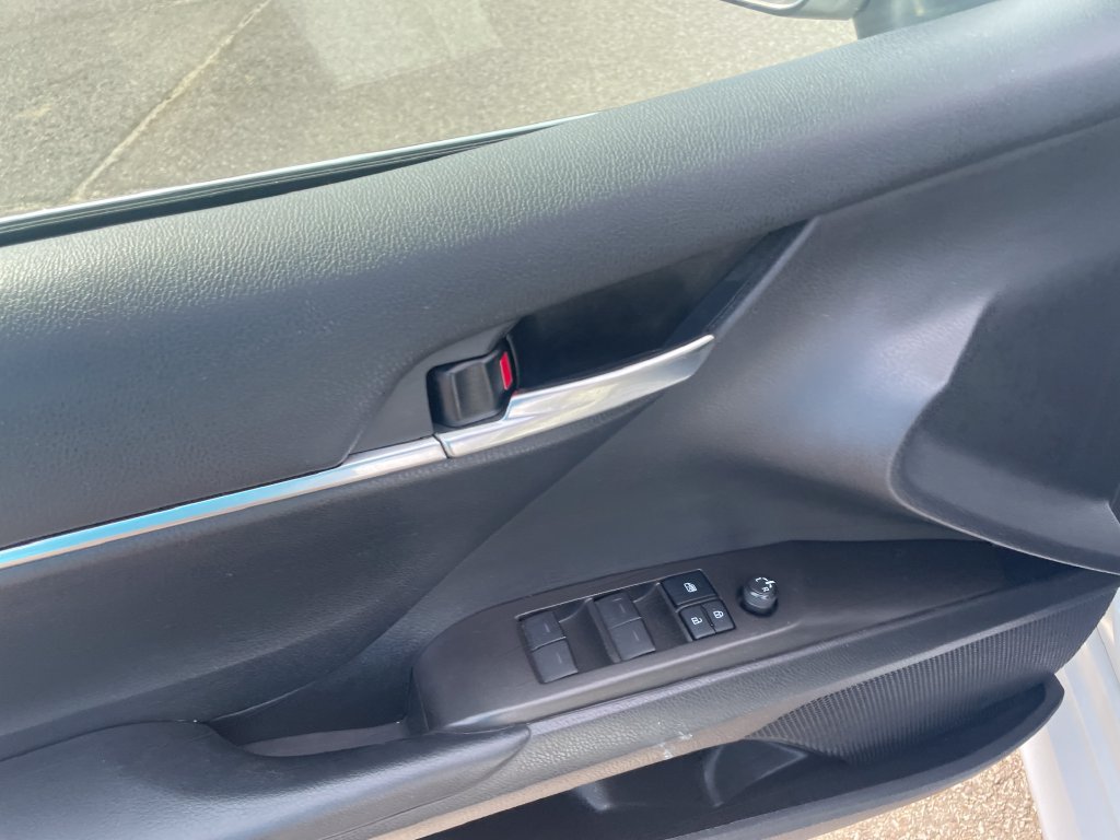 Used 2021 Toyota Camry LE AWD/4WD image 14