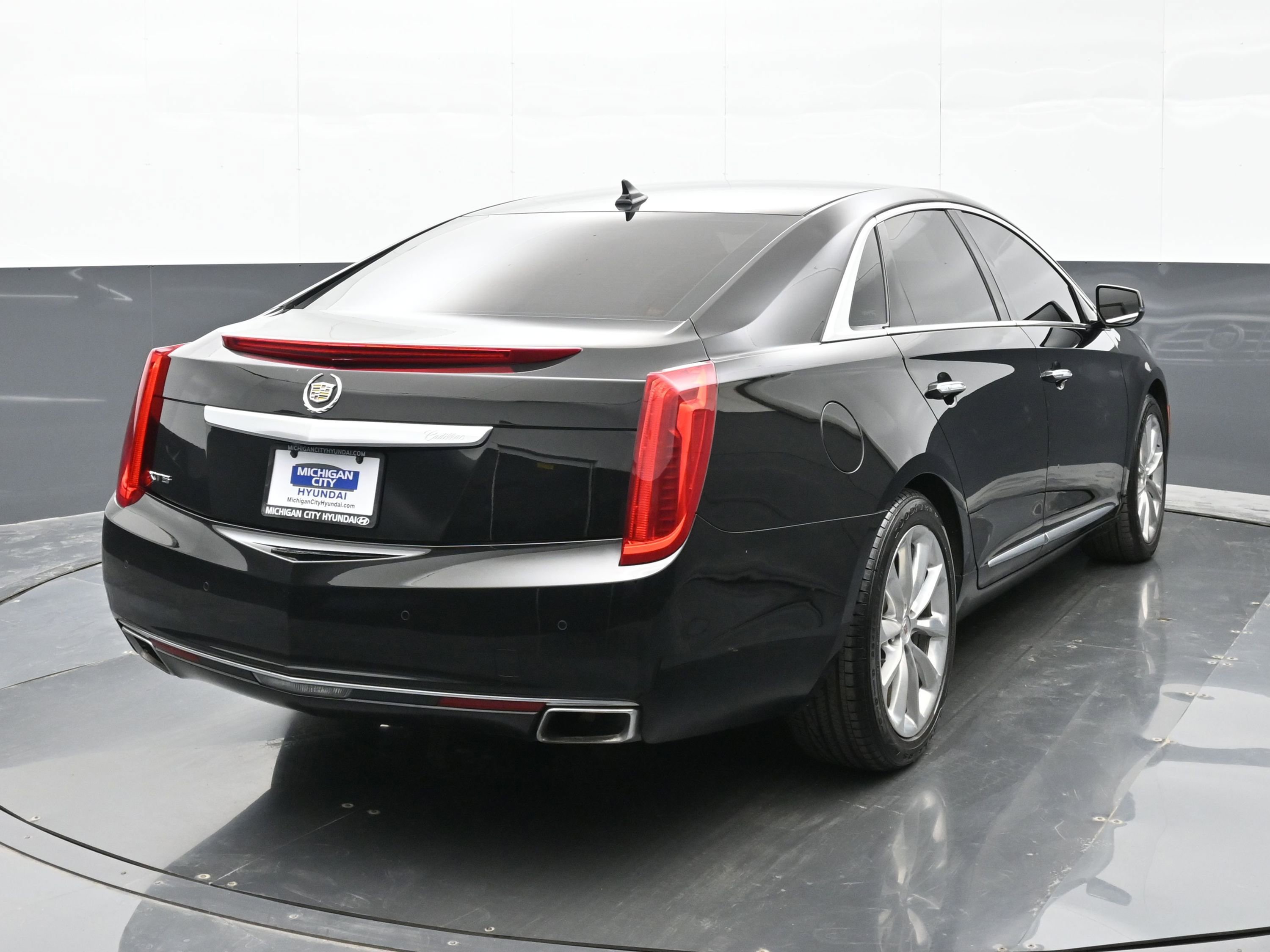 Used 2014 Cadillac XTS Luxury w/ Driver Awareness Package FWD image 4