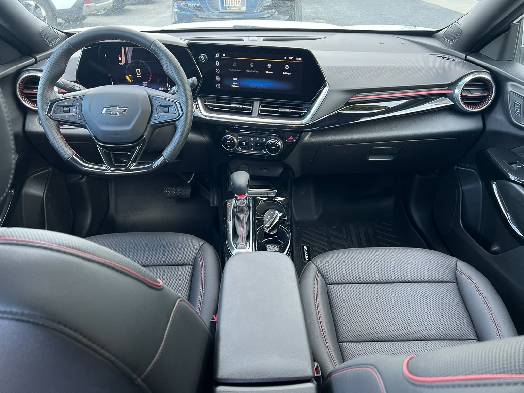 Used 2025 Chevrolet Trax RS w/ Sunroof Package image 27