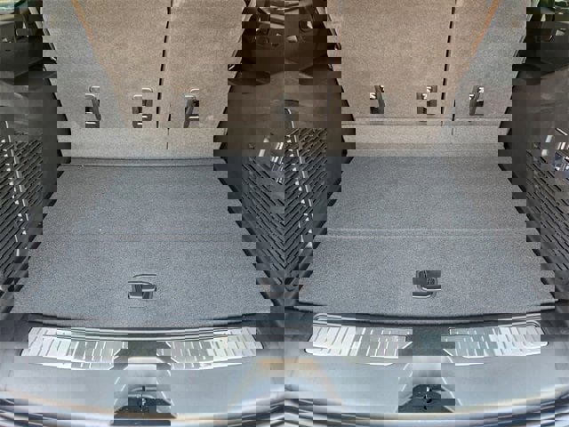 New 2025 Chevrolet Suburban Premier image 26