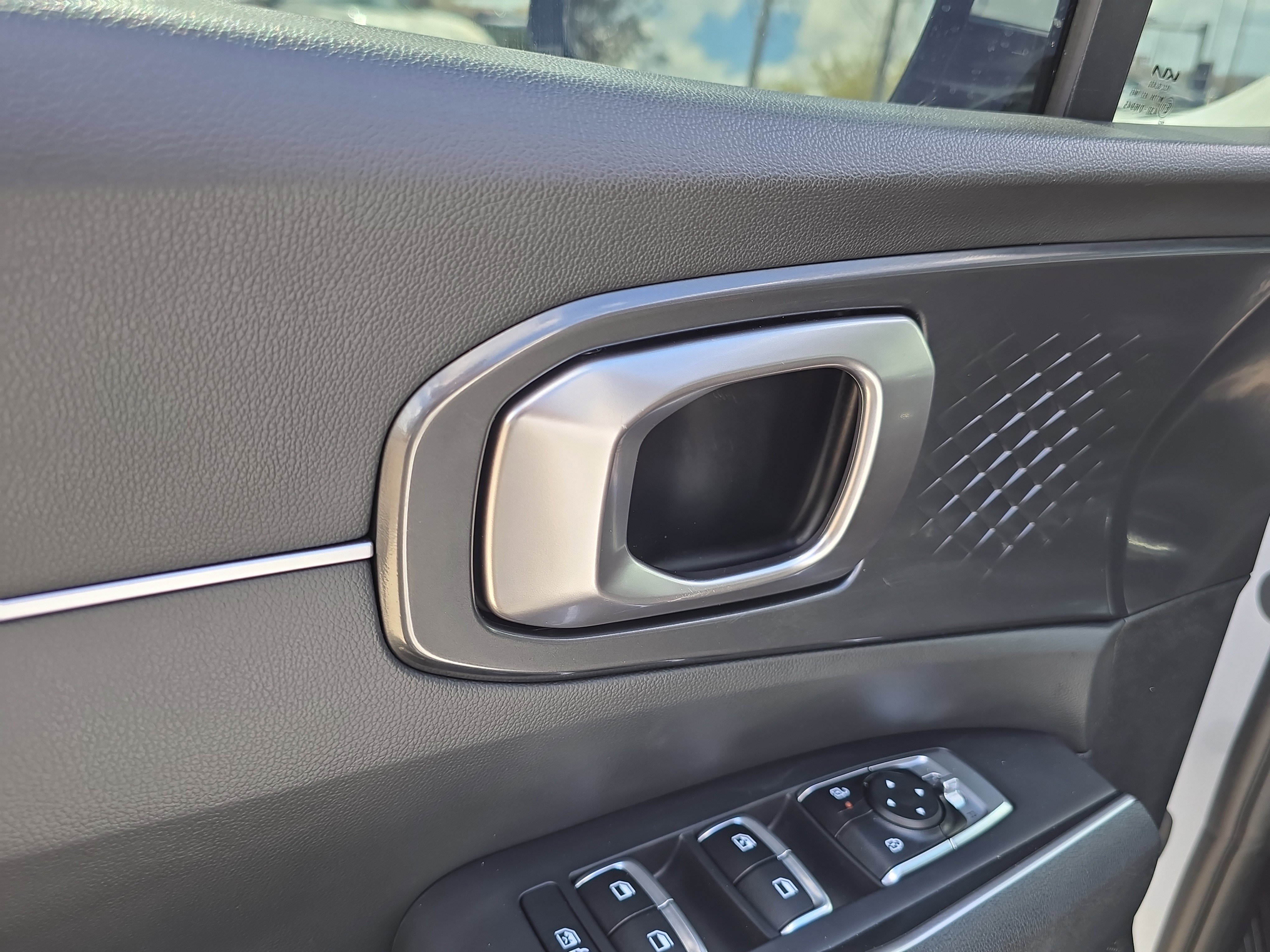 Used 2025 Kia Sorento EX w/ Panoramic Sunroof Package image 19