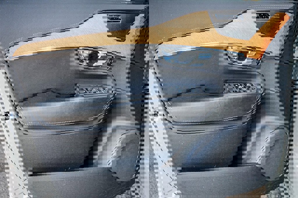 Used 2020 Volvo XC90 T8 Inscription image 23