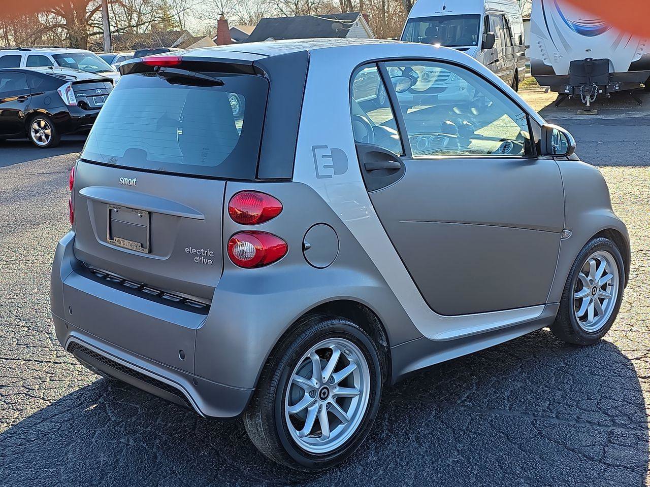 Used 2016 smart fortwo electric drive image 2