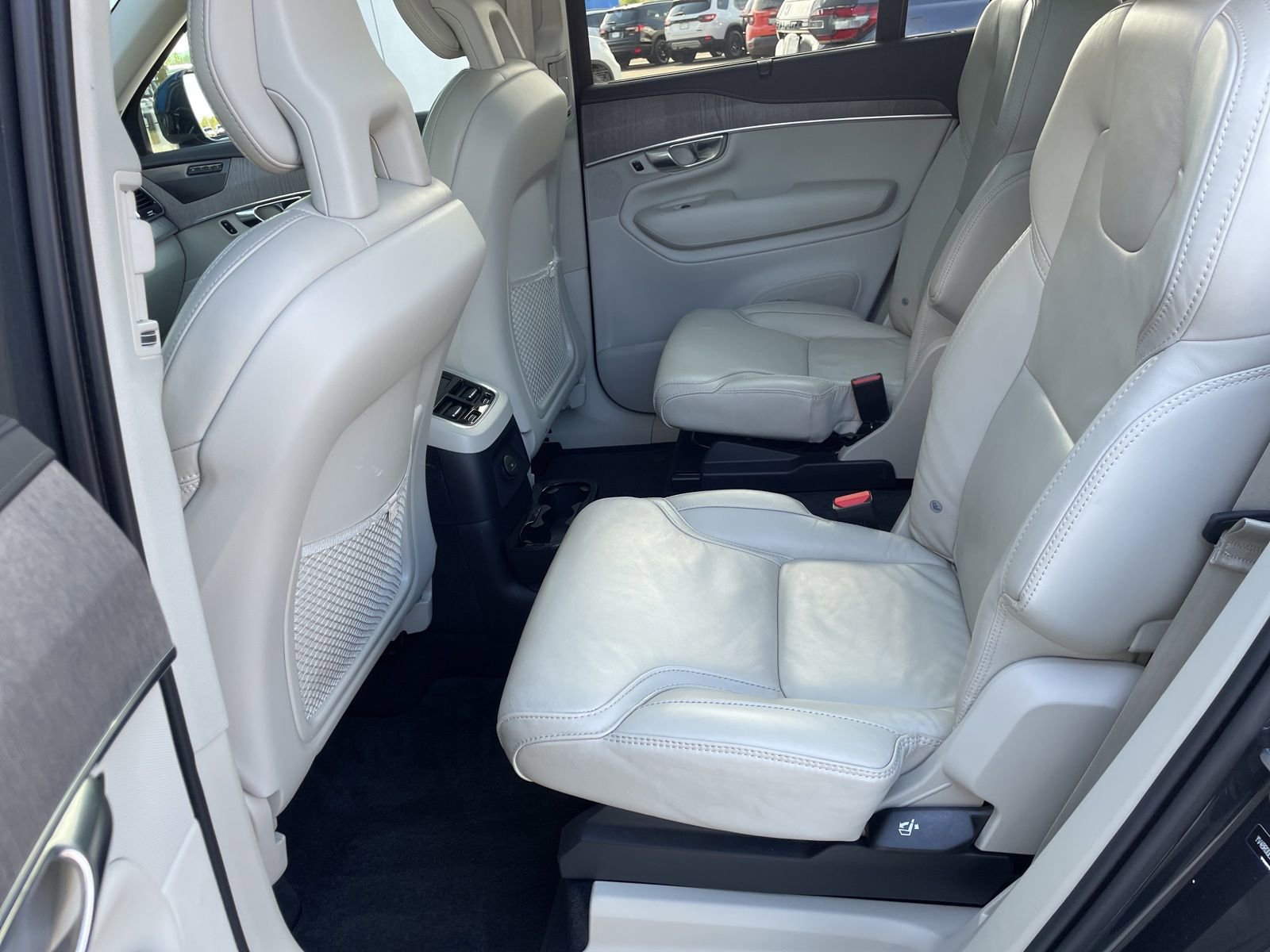 Used 2022 Volvo XC90 T8 Inscription image 12