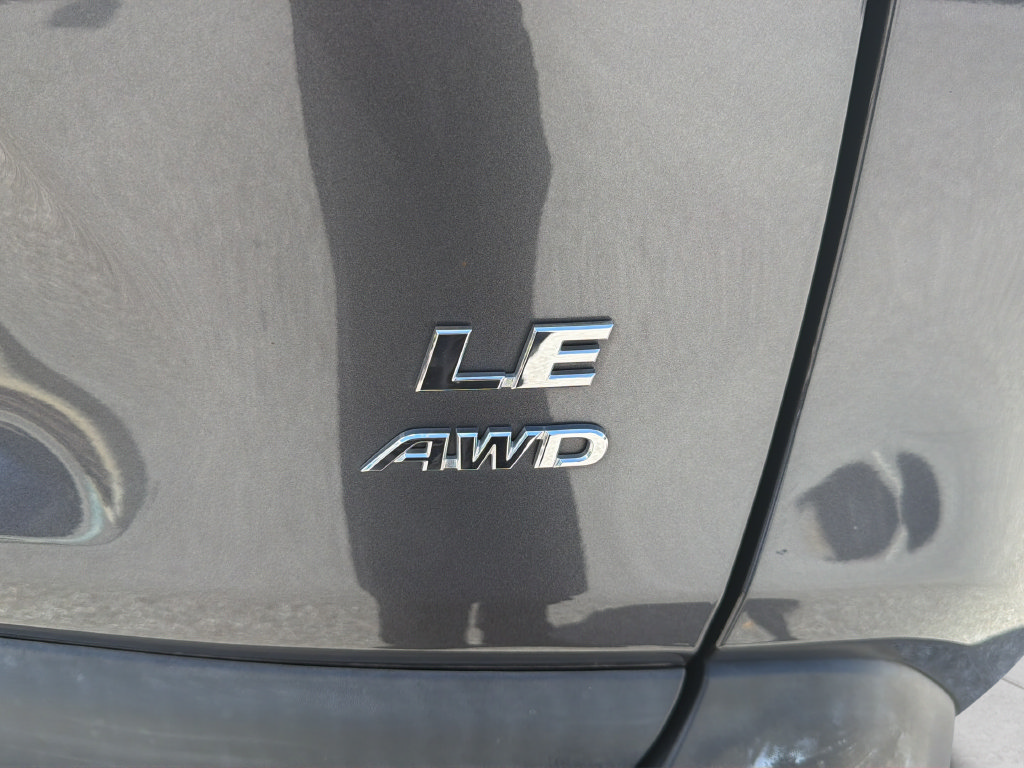 Used 2021 Toyota RAV4 LE AWD/4WD image 18