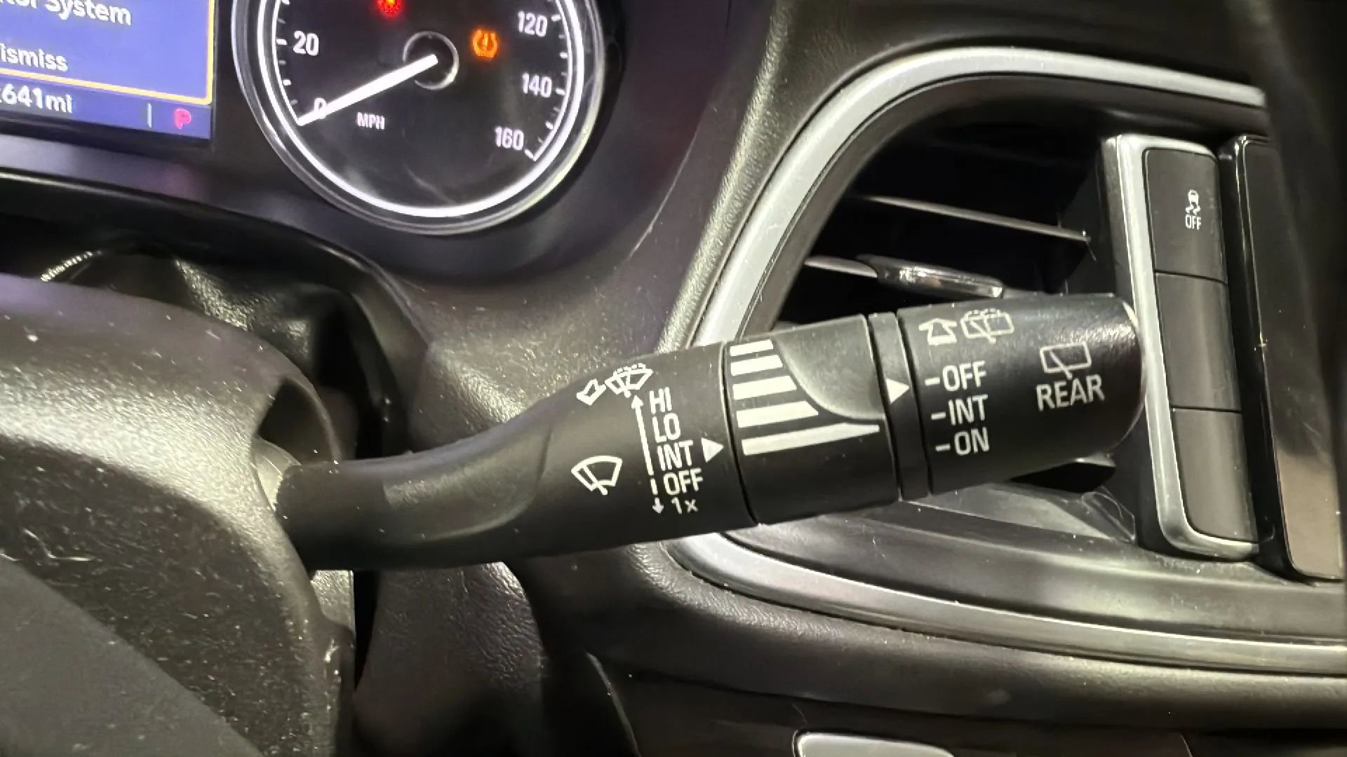 Used 2020 Buick Enclave Essence image 13