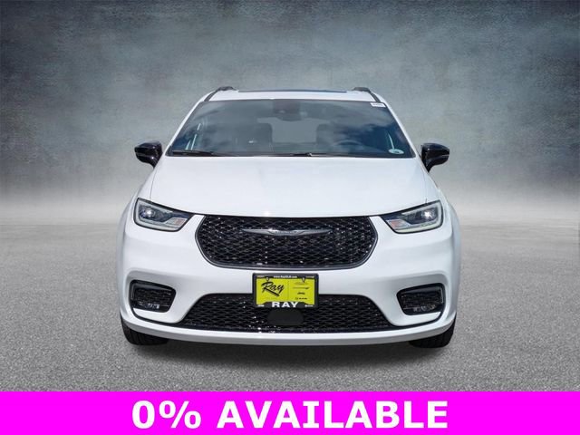 New 2026 Chrysler Pacifica Limited image 9