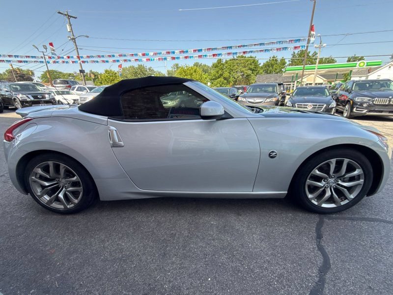 Used 2010 Nissan 370Z Touring RWD image 7
