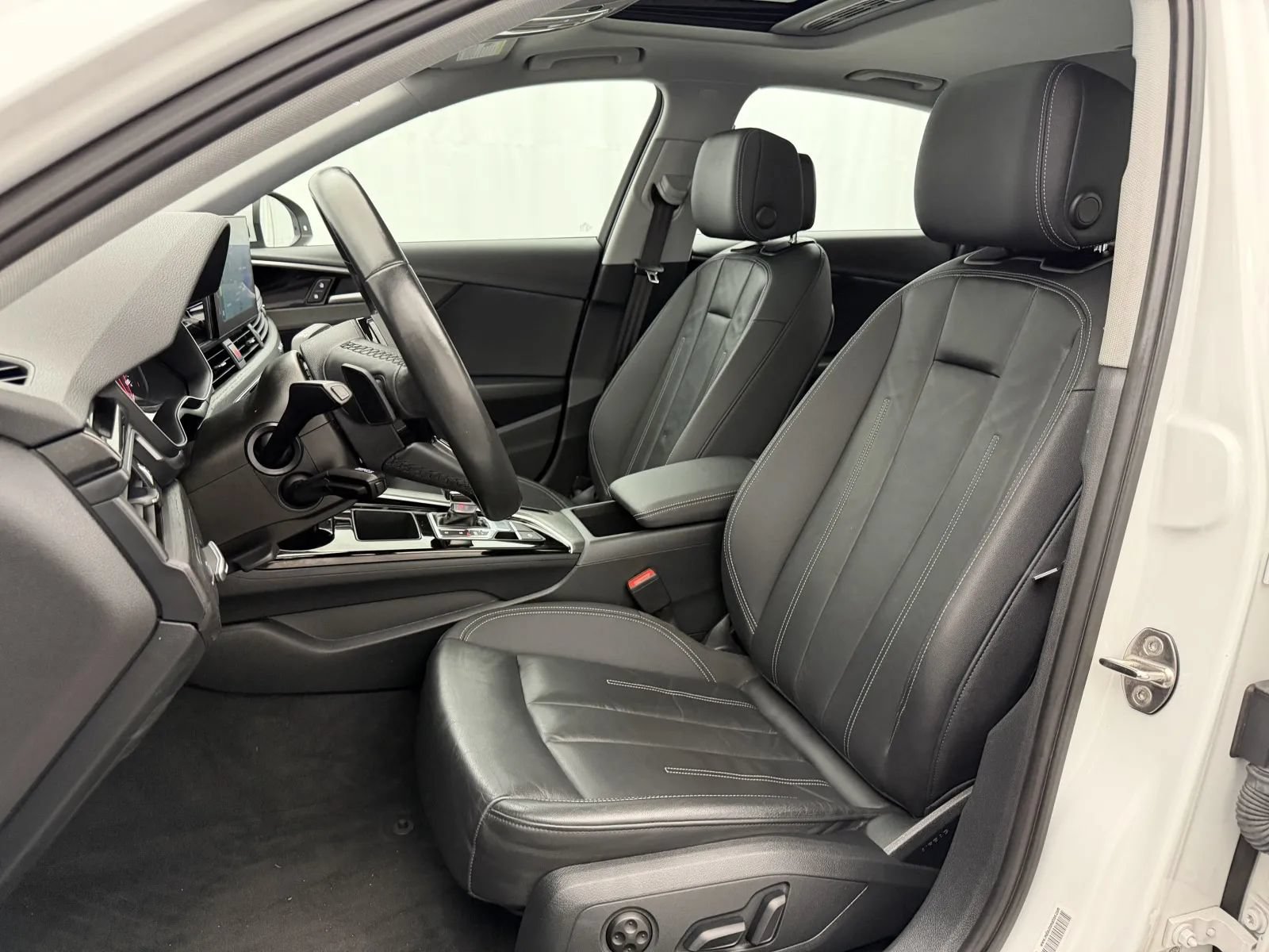 Used 2021 Audi A4 2.0T Premium w/ Convenience Package AWD/4WD image 9